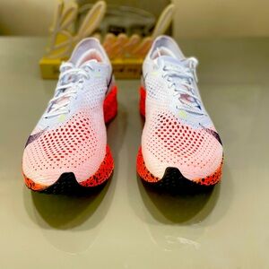 Nike ZoomX Vaporfly Next%3.
Color Electric Safari Olimpic.
Size 10